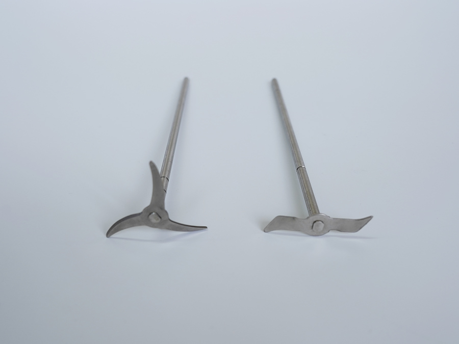 Integrated handheld mixing knife